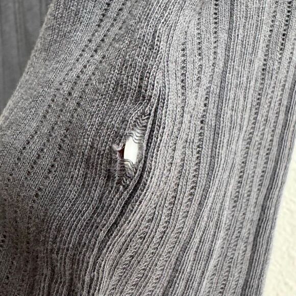 ✨$5/$25 Pact 100% Organic Cotton Gray Ribbed Button Henley Ruffle Tank Size XS - Picture 3 of 6